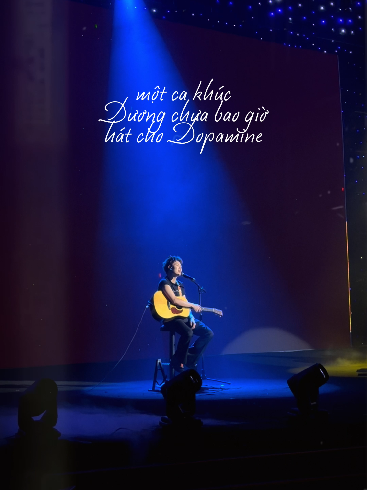 Và bầu trời đêm ngàn sao tỏa sáng 🌟 #DuongDomic #Dopamine #2025DuongDomicFanMeeting #DOMIEHOMIE