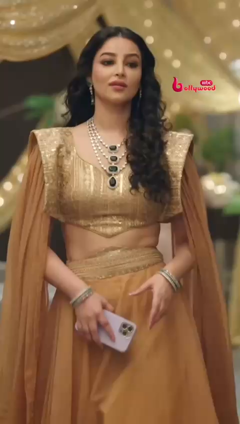 أرشي تخطف عيون الجميع بإطلالة الهندية الساحرة .. مسلسل #على_صدى_الخلخال يعرض من الأحد- الخميس الساعة 8 مساء بتوقيت السعودية على #MBCBOLLYWOOD مجاناً على #شاهد