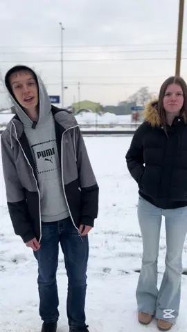 Wiele uczniów dojeżdża codziennie po 40 minut do swojego domu a ich bilety wynoszą prawie 300 złotych, jednak boją się zmiany w swoim życiu. Bursa to nie tylko placówka wychowawcza to coś wiecej! Tu nie tylko poznasz nowe znajomości a również bedziesz miał/a blisko do szkoły jak i do centrum miasta. Nie musisz wstawać o wczesnych godzinach by trafic do szkoły wystarczy że zamieszkasz z nami i zyskasz cudowne wspomnienia! ❤️ #radomsko #bursa #sonda #młodzież #pks 