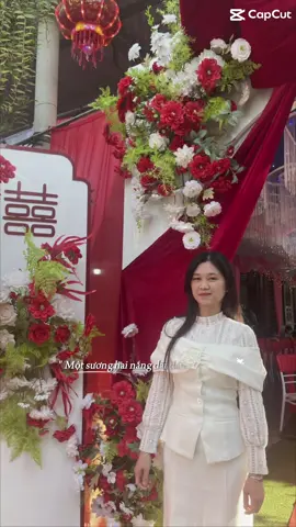 Ngoài kia đám cưới linh đình 😍😍