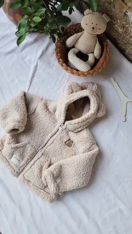 Đông lạnh về rồi, em bé nào cũng nên có 1 chiếc áo khoác lông gấu nhà Embes nha @embesvn  #aokhoacchobe #aokhoaclongcuu #embes #aokhoaclongchobe 