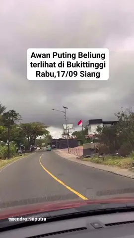 angin puting beliung  Bukittinggi 