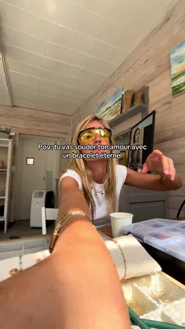 Prochaine séance de pose de bijoux éternels : samedi 10 janvier 2026 !  👉🏻 Prendre rdv sur le site avant #couple #braceletpermanent #couplebracelet #bijouxeternels #braceletsoudés 