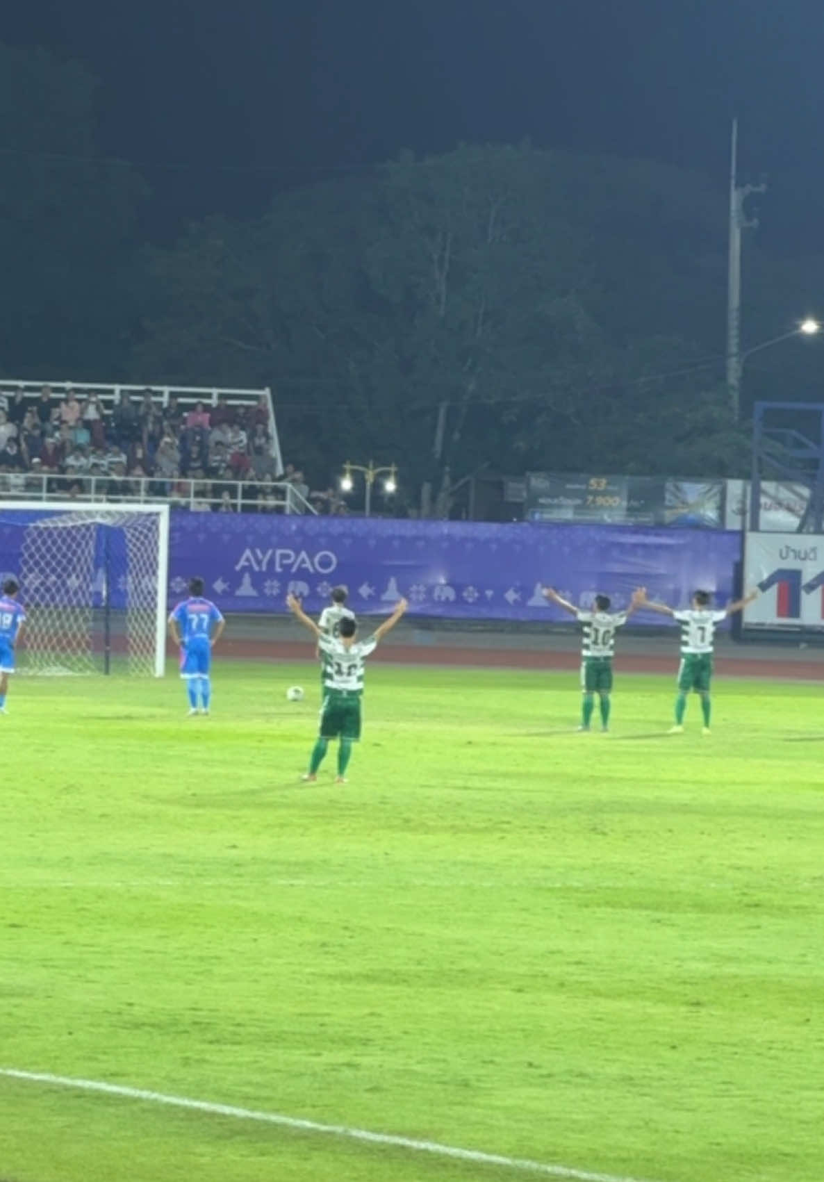 จุดโทษลูกที่สองของหมอนทอง!!..เพื่อนๆคือมั่นใจในตัวน้องเตมาก อ้าแขนรอแล้ว🥰 วันนี้เด็กๆเก่งมาก✌🏻💪🏻#เตวรากร #หมอนทองวิทยา #หมอนทอง #หมอนทองวิทยา🇳🇬 #อยุธยา 