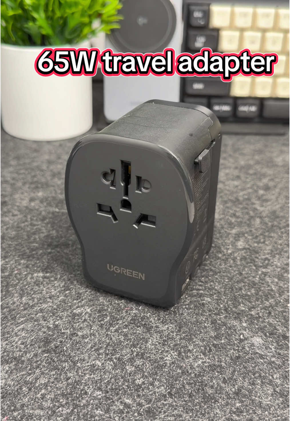 Ugreen 65W travel charger CN US UK EU fast charging #UGREEN #singapore #charger #65W#travel #fastcharging #fpy #office #airport 