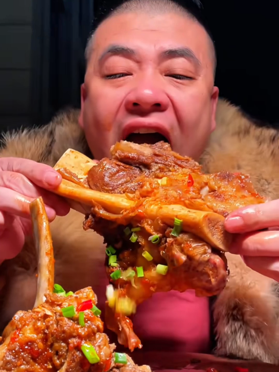 أبى زعبولة الرجل الذي لايشبع من اللحوم الحمراء اللذيذة 🤯🤤#منغوليا #لحم #amazing 