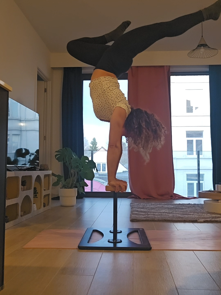 Find your Balance. #yoga #handstands #calisthenics #gymgirl 