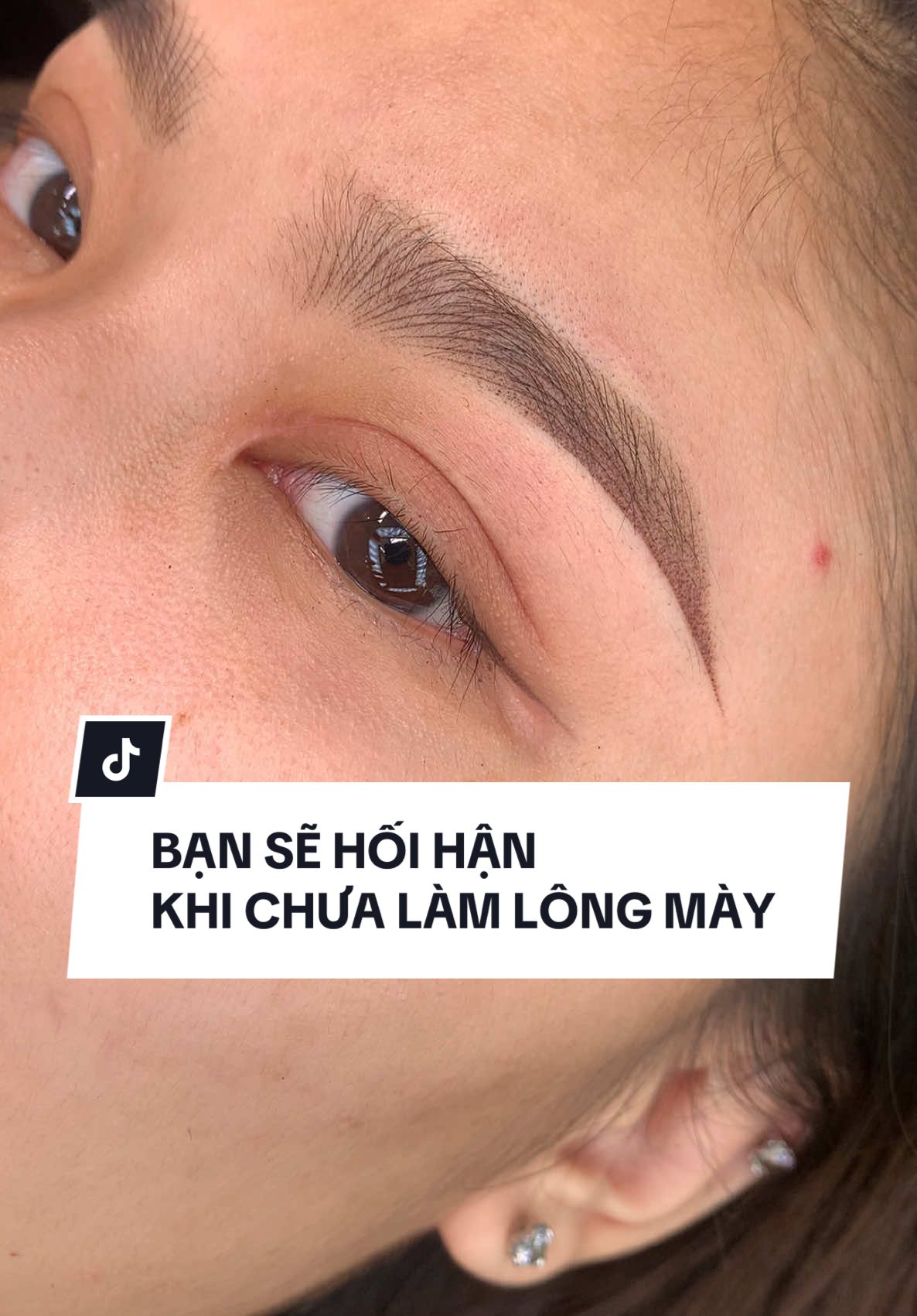 Chân mày tự nhiên sợi đầu kết hợp phun đuôi. Bền đẹp sang trọng #phunxamthammy #nguyenthuphunxam #soidauphunduoi #chanmaydepbinhduong #chanmaytunhien 