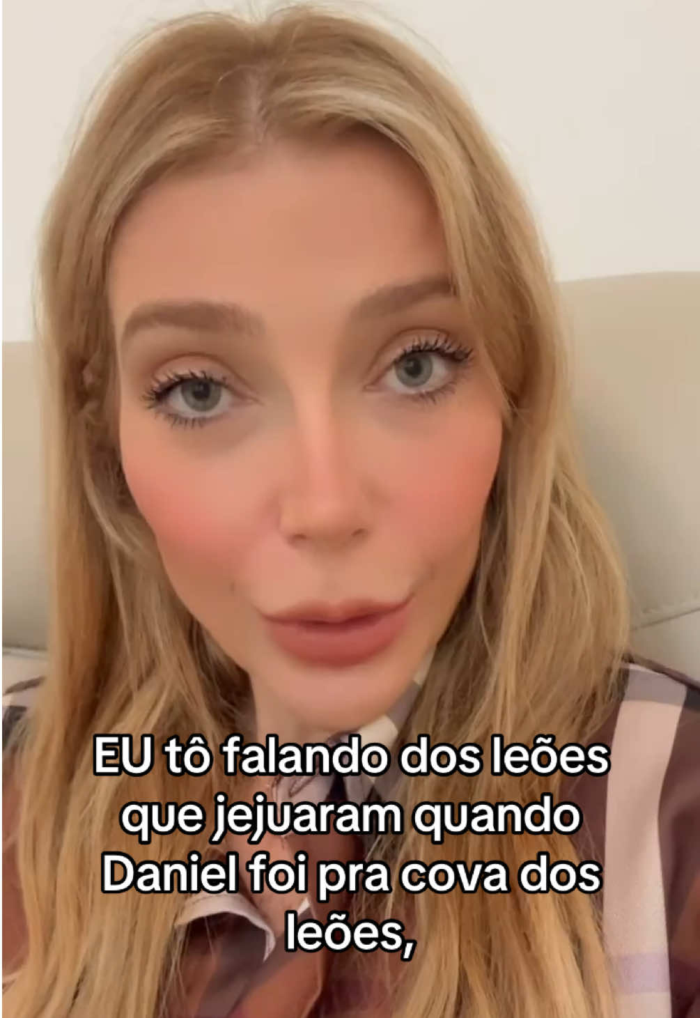 O momento senhoras e senhores, é muito difícil, queiram ver ou não, e o futuro pelos olhos humanos, é terrível, mas eu creio que pelo nome de Jesus viveremos para ver uma nação reconstruída, forte, justa e próspera. Eu creio #luizapossi #nacao #brasil 