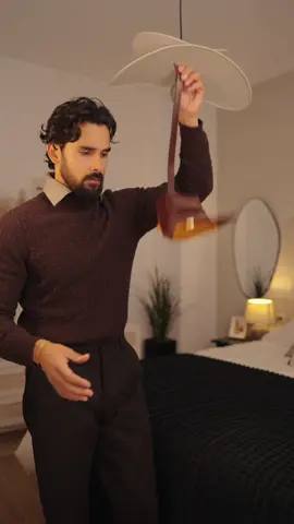 🤯🤩Have you ever seen how a simple collar can change everything? Turtleneck and flipped collar. A different style, uncommon… yet one that works perfectly. The rolled neckline of the sweater blends with the shirt collar, creating this almost sculptural shape a detail that completely transforms the look. The brown oversized coat, wide and relaxed, elevates the entire outfit effortlessly and adds character from the very first moment. The chunky knit sweater brings texture, depth, and a sophisticated touch without even trying. Black loafers with a silver detail, vintage silver-frame sunglasses, and a silver watch to seal the harmony. I play with silver metals, keep the warm tones of the outfit, and everything falls into place naturally. A calm, elegant, powerful look… without saying a single word. Elegant menswear for the modern man: refined layers, silver details, effortless style. #grwm #ASMR #fashion #mensfashion #modamasculina 