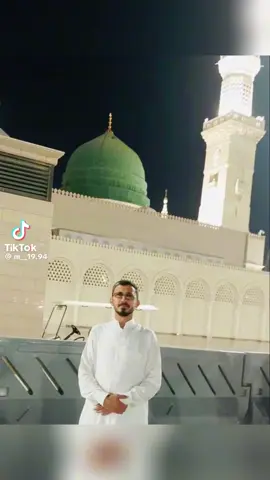 ألف رحمه ونور على روحك ياطيب القلب والله نشهد انك كنت من الذين يحبهم الله ويحبونه الرجل الذي له ذكريات جميلة كان مبتساً 