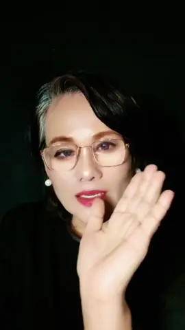 jangan mengabaikan penampilanmu sendiri. Iya, hidup makin sibuk di usia paruh baya… tapi tampil rapi dan bersih itu bentuk penghargaan paling dasar untuk diri sendiri. @MOMSIE VOICE @MONICA HSU @Amor Vincit @Melz Fashionbags @Melisa_Melz #wanitaparuhbaya #wanitaelegance50 #motivasidaninspirasi #cemerlangdalamkematangan #karyadarihati 
