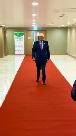 Madaxwayne Cirro oo keligii Talabsanaya #Elmiorange #madaxwayne Cirro 