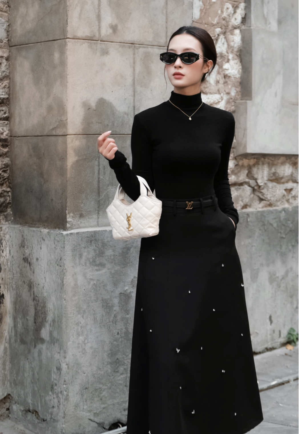 Chỉ cần một lần chạm tay vào Dora skirt e là nàng sẽ không thể bỏ qua chiếc chân váy siêu tôn dáng, mix gì cũng đẹp, nhìn một lần là muốn rinh ngay về tủ đồ.  #fashion #soliin #tiktokviral #chanvaydinhda 