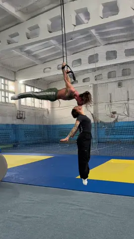 #kiss #kisslist #circusartists #circus 