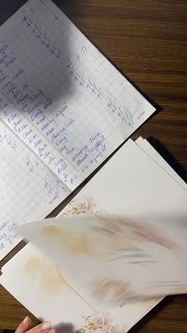 Tự tay viết thiệp cười cho hai bên gia đình 🥰 #wedding #thiepcuoi #chuanbidamcuoi #xuhuong 