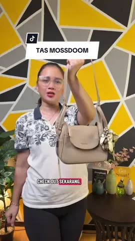 Tas ini kecil tapi muat banyakkkkkk bahan pu leather premium quality 😍😍 #taswanita #tasmossdoom #shoulderbag #taskecil #paydaysale 
