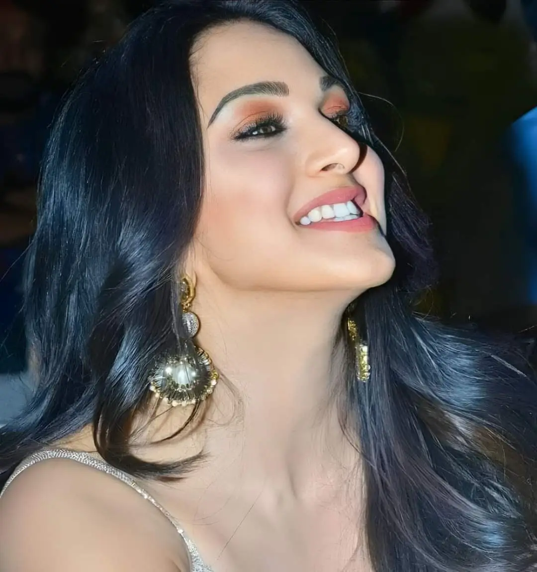 غګ چې ده مینی ده اظهار وی دا به ما کڑے وی غر ده دار پہ سر کہ یکہ زار وی دا به ما کڑی وی کہ تہ خبر شوی چی ده چا ده سترگو تور او به شو کہ تاتہ دومره انتظار وی دا به ما کڑے وی خدای دی نظر هغہ سرور که پکښي نور نہ رسی ی وی وه کنی که هر څومره خمار وی دا به ما کر کو ته تي حبر شوي چي دا چا د ستر کو تور اوبه شو ی وی وا کہ تاتہ دومره انتظار وی دا به ما کر ی ویده دار پہ سر کہ یکہ زار وی دا به ما کر ی وی غک کہ د مینی ده اظهار وی دا به ما کر ی راوریکی راوریگی خو بہ کہ یہ چا کنار ی وی کہ پکښي يو د کل گوزار وی دا به ما کر خکلی ٹپے 