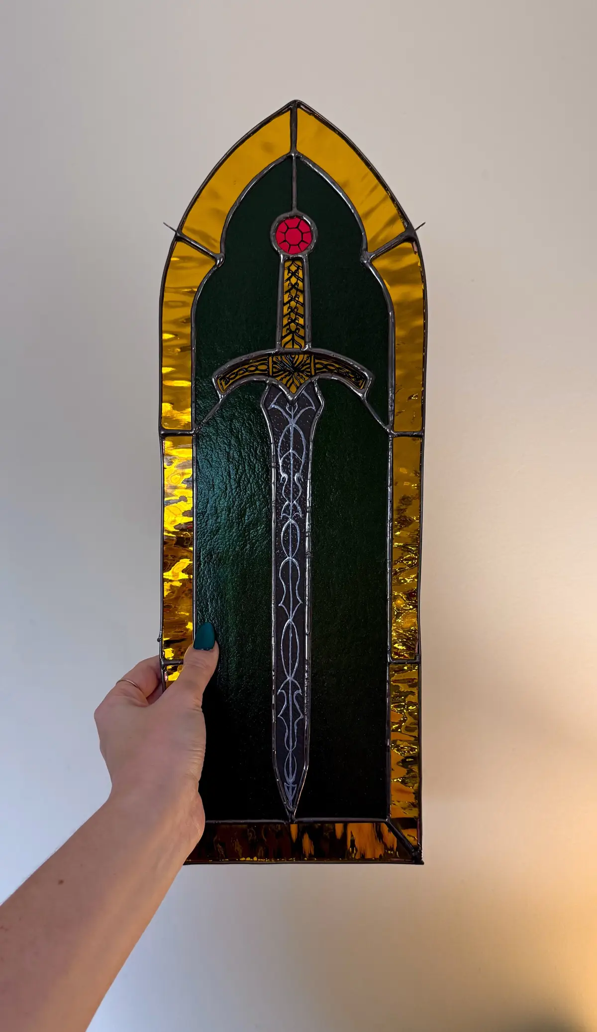 Aelins anthem, you can’t tell me otherwise #stainedglass #throneofglass 