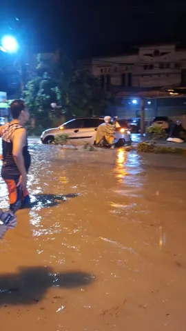 Aceh..depan polres lhokseumawe jalan lintas medan-b.aceh hati2 yg sedang bepergian kawan2😇 #fypppppppppppppp #banjir2025🥺 