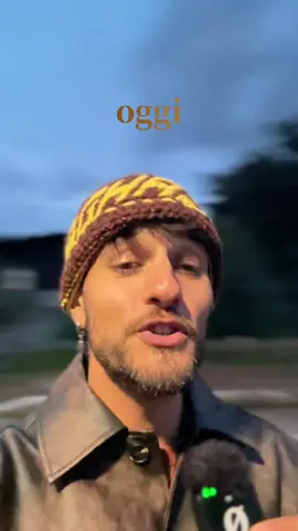 Messaggio a me stesso: dai tutto e credici fino in fondo.. non perderai mai 💛 Se volete ridere e riflettere insieme vi aspetto a teatro: prossime date: 📍ROMA, Teatro Italia 28/01/26 📍MILANO, Teatro Martinitt 02/02/26 🎟️Biglietti IN BIO🎟️ #pensierieparole #pensieri #relazioni #motivazionale #sebastianonicoli 