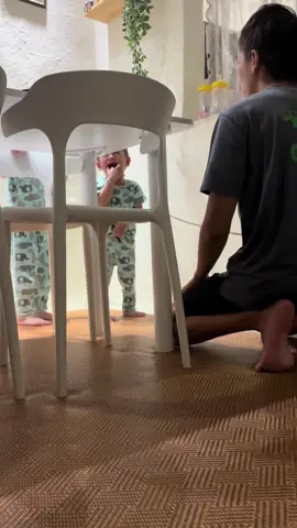 mummy cry tengok video ni 😭 tak expect abang datang nak hug adik dia 😭