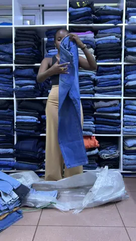Location:Kindly check the pinned video on our page  0.7.0.1.5.6.8.9.3.0 #momjeans#flaredjeans#cargojeans#thriftedjeans