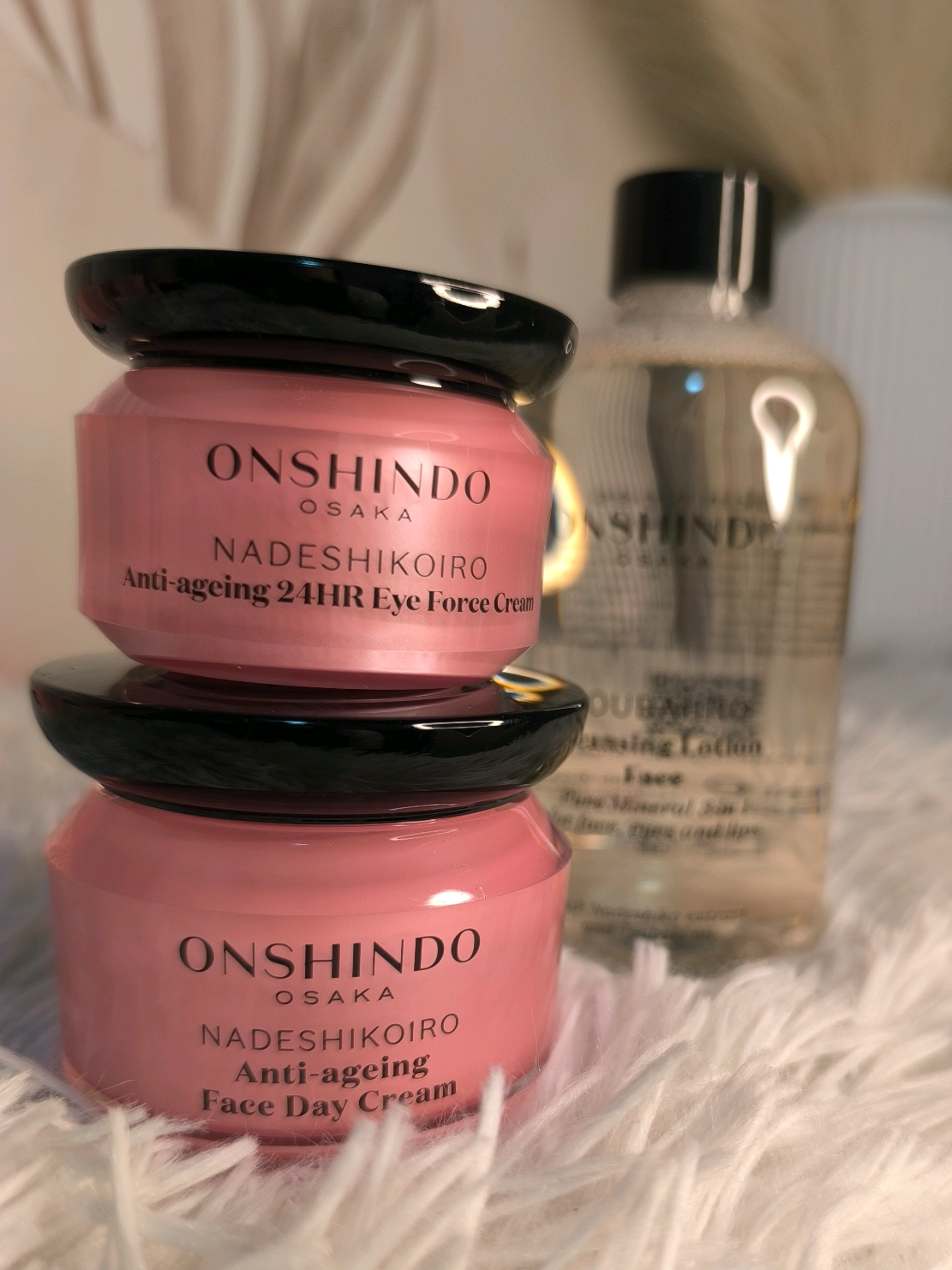 ✨ Ritual japonez de skincare cu @Onshindo Osaka Romania  Simplu, eficient și 100% fabricat în Japonia 🇯🇵 Apa micelară 3 în 1 ➜ contur ochi ➜ cremă de zi — rutina mea pentru un ten fresh și luminos 🤍 Disponibile pe Farmacia Tei, Bebe Tei și Spring Farma 🛒 #OnshindoOsaka  #TheArtOfJapaneseSkincare  #MadeInJapan #JapaneseBeauty #SkincareRoutine 