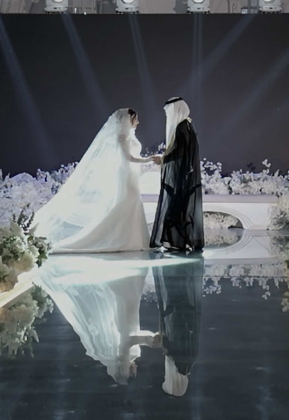 Fall in love❣️ Again again  #weddingvibes #اكسبلورexplore #weddingphotographer #اعراس_السعودية #saudiweddings 