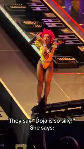 Doja you cwazyyyy #tourmavie #fyp #mavie #dojacat #melbourne ❤️‍🔥