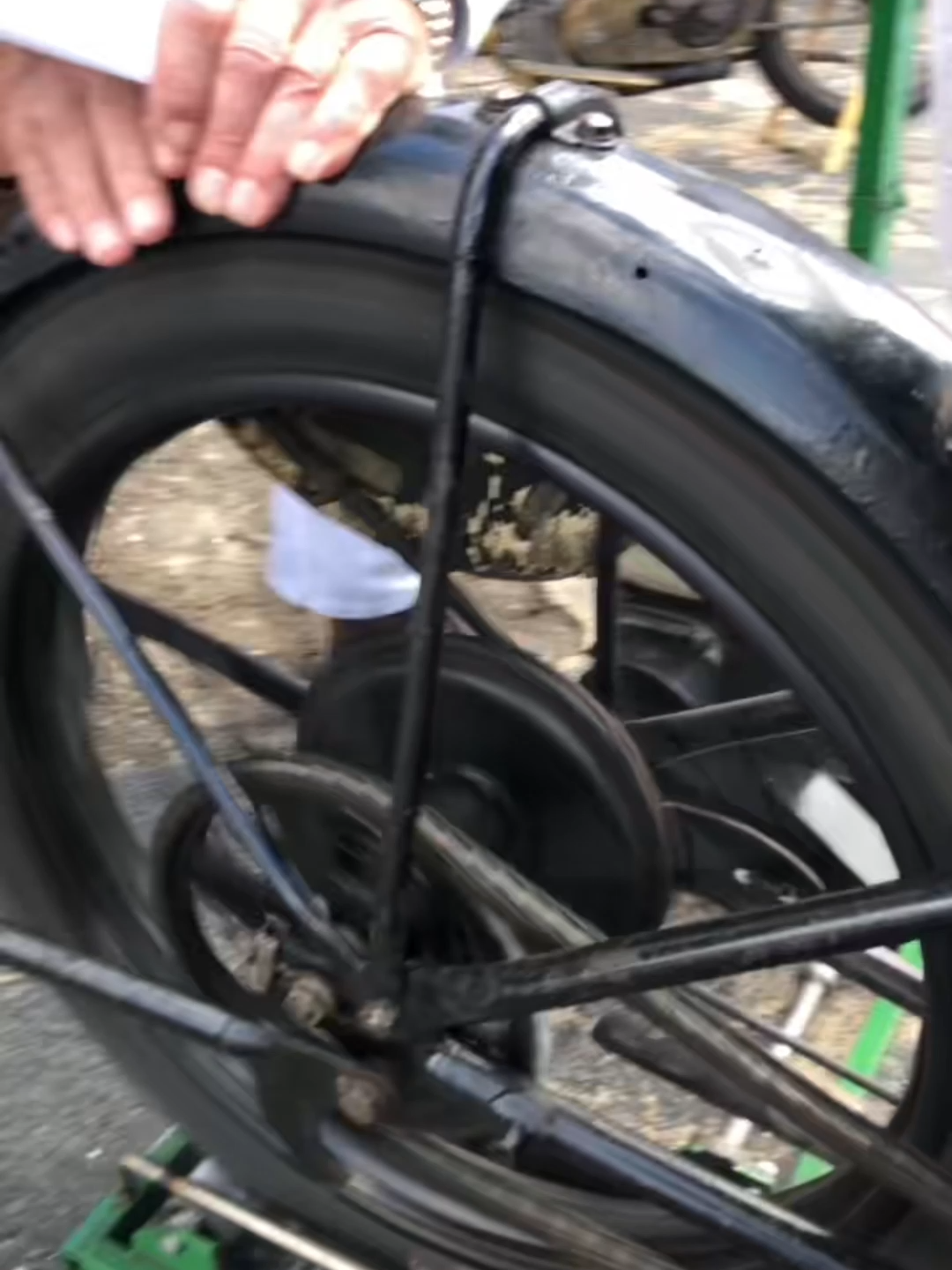 1927 Triumph 500 Works TT (489cc, single cylinder) racing motorcycle.  Rider is Andrew Howe-Davies.  Location is Brooklands Museum Motorcycle Show, Surrey, UK @brooklandsmuseum  Thanks to Sam, Perry, Martin and the rest of the team at Brooklands for having us along on the day.  And thanks to Andrew for running up the bike for us.  Video shot by Alex Rollings. #classicriders #oldbike #brooklandsmuseum #motorcyclemuseum #motorcyclehistory #britishmotorcycle #motorcycle #classicmotorcycle #cinematographyindonesia #cinematographer #cinematographyindia #videogimbal