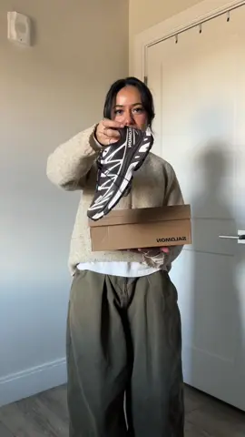 Salomon xt-6 unboxing (Featuring Suki) #salomon #sneakers #unboxing #neutralaesthetic #fyp 