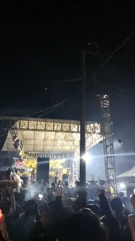 Lusyana dgn lagu andalannya @lusyanajelita @yogahohaa @JAGO.DAKAR #orkesjepara #platk #ojingjepara #aye #joget 