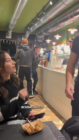 E tu come avresti reagito?  Come Lele? 😂 Faccelo sapere nei commenti⬇️ Via Camillo Rosalba 49 B #bari #puglia #trend #carne #burger 