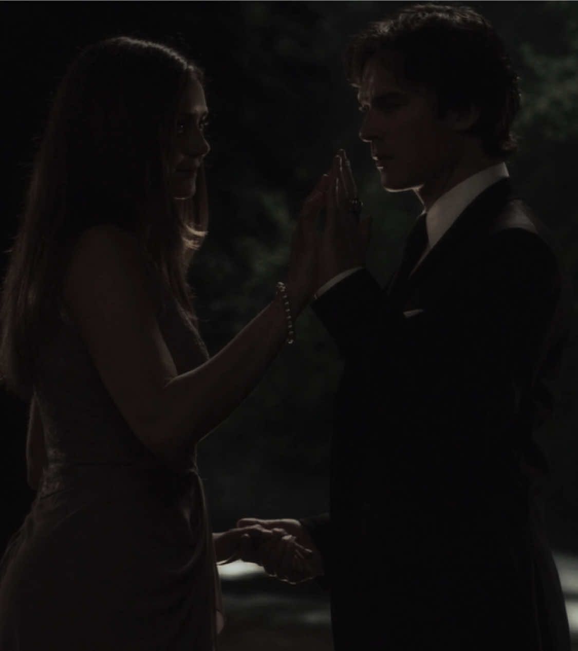 حبي الك بكبر الارض | #thevampirediaries #damonsalvatore #elenagilbert #محمد_عبد_الجبار #fyp 