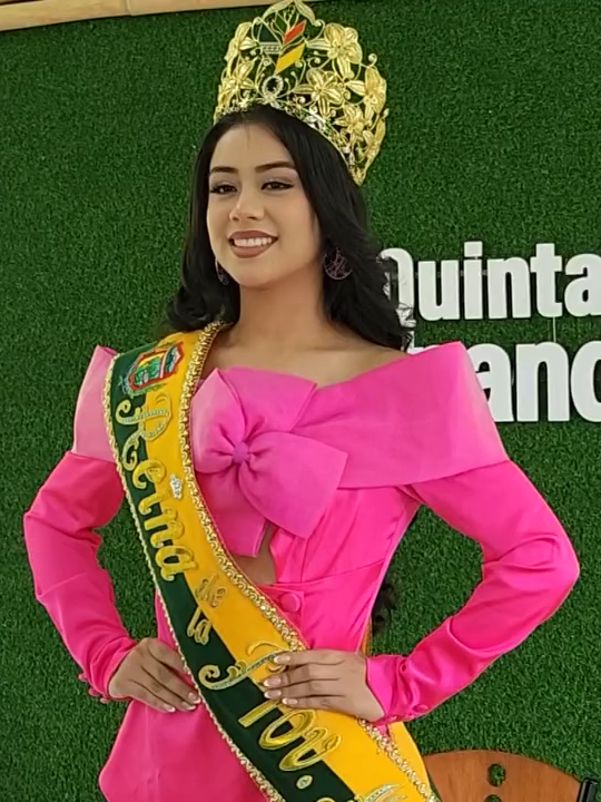 [EXPRESIONES] ATENCIÓN: Christina Barzallo, Reina de la provincia de #MoronaSantiago brindó una rueda de prensa tras la obtención de la corona 👑💕   Agradeció a quienes la apoyaron durante su preparación y en el evento. Envió un emotivo mensaje a las mujeres, 