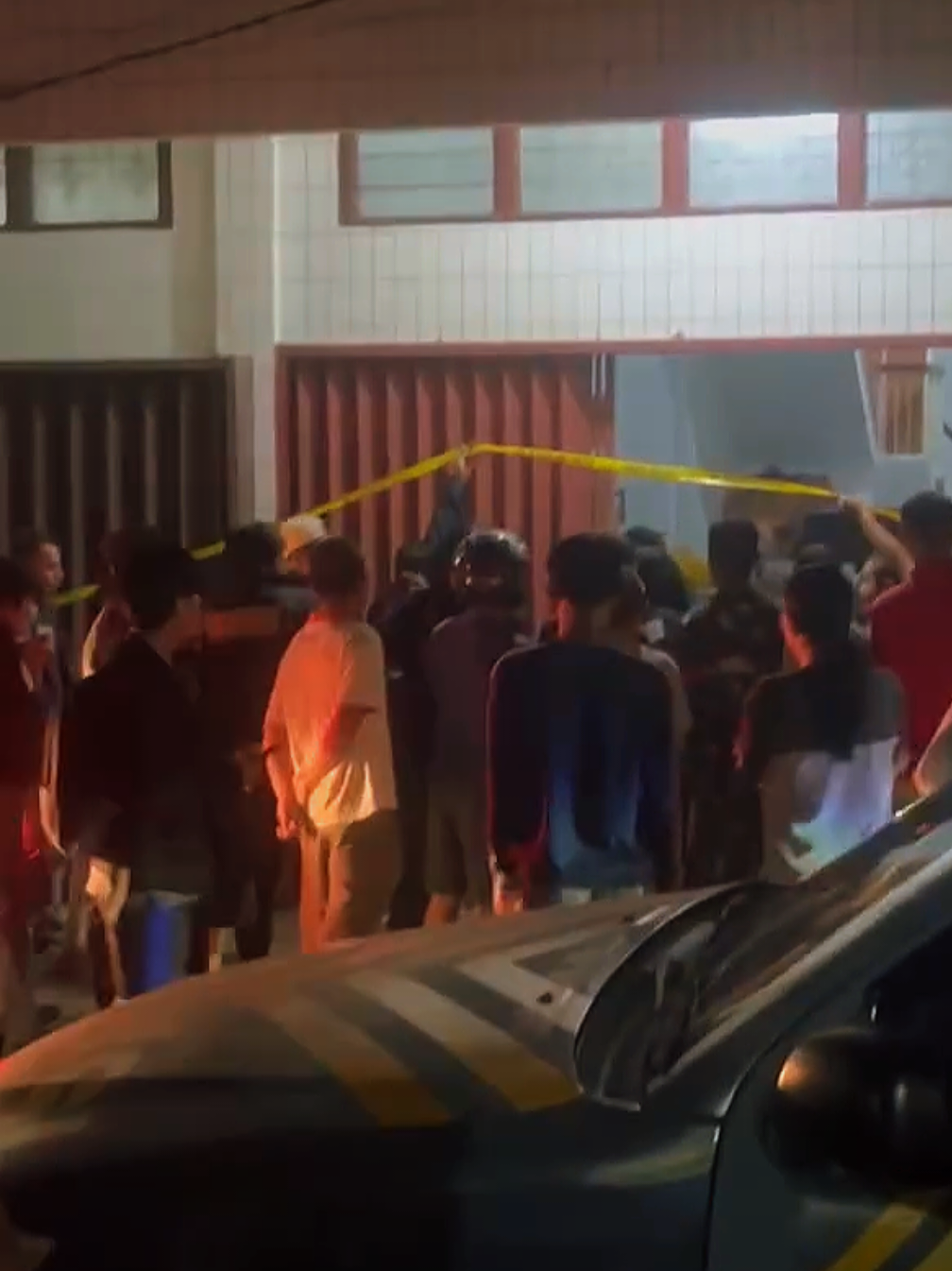 Viral telah terjadi perampokan bersenjata api di toko kerupuk kemplang swandi landrat 15 Ilir palembang,atas kejadian tersebut 1 orang meninggal dunia dan lainya di larikan ke rumah sakit palembang #palembang #perampokan #beritaviral #brekingnews #fyp 