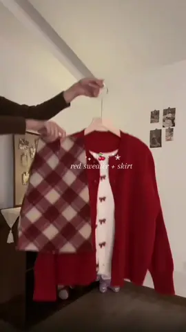 #christmasoutfit #redsweater #outfitforchristmas #skirt #OOTD 