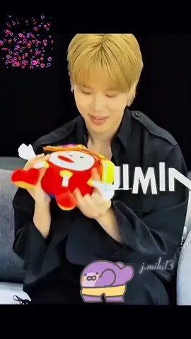 Jimin carries beauty and sensuality in perfect harmony. His features are gentle like morning light, but his presence holds a quiet heat that you can’t ignore. There’s elegance in the way he looks at the world, and a warm, intimate intensity in the way the world looks back at him. He’s the kind of beautiful that feels both peaceful and electrifying at the same time. 💫✨️💫 #viral #jimin #parkjimin #jiminbts #btsxarmy 