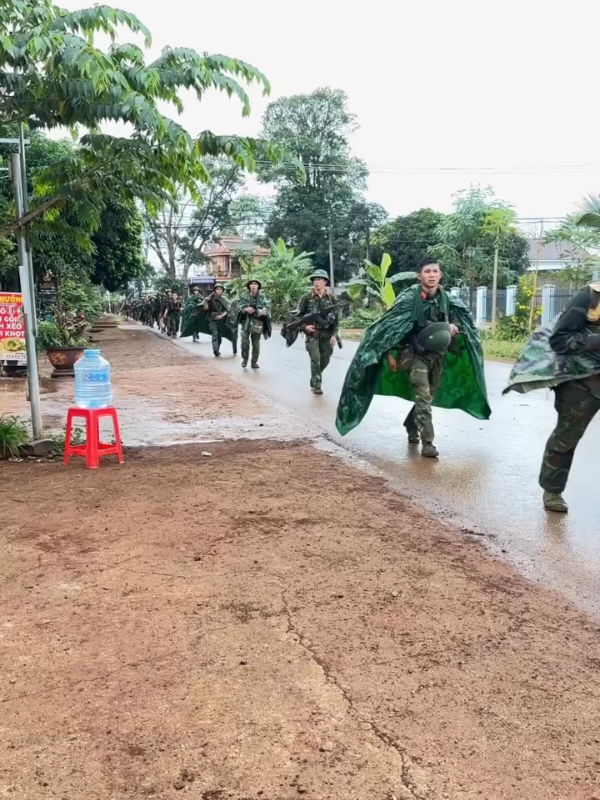 Thắm tình quân dân!!!