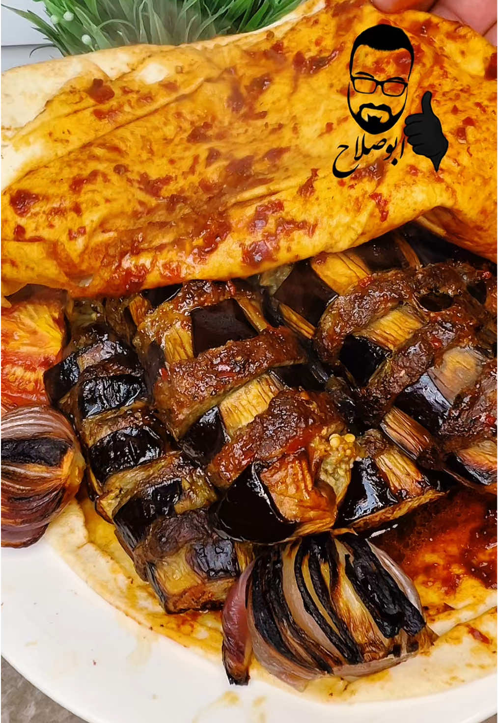 كباب بانجان 😍😋 اكلة لذيذة كتير وسهلة  حضرناها بالبيت وطعم ولا أروع  لازم تجربوها . المكونات : - كيلو لحمة مفرومه ومعها دهنة أو لية الخاروف حسب الرغبة  - بصلة  - بقدونس  - فلفل اخضر حار حسب الرغبة  - باذنجان  - ملح وفلفل وبهار مشكل وبابريكا  . وعليكم بالعافية 😊 . . . . #طبخ #طبخات #شيف_ابوصلاح⁩