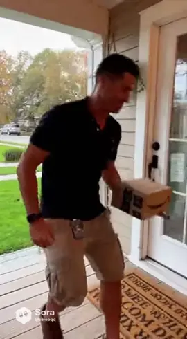 Cr7 loco entregando un pedido de Amazon #ia #cr7cristianoronaldo #viral #sora2 