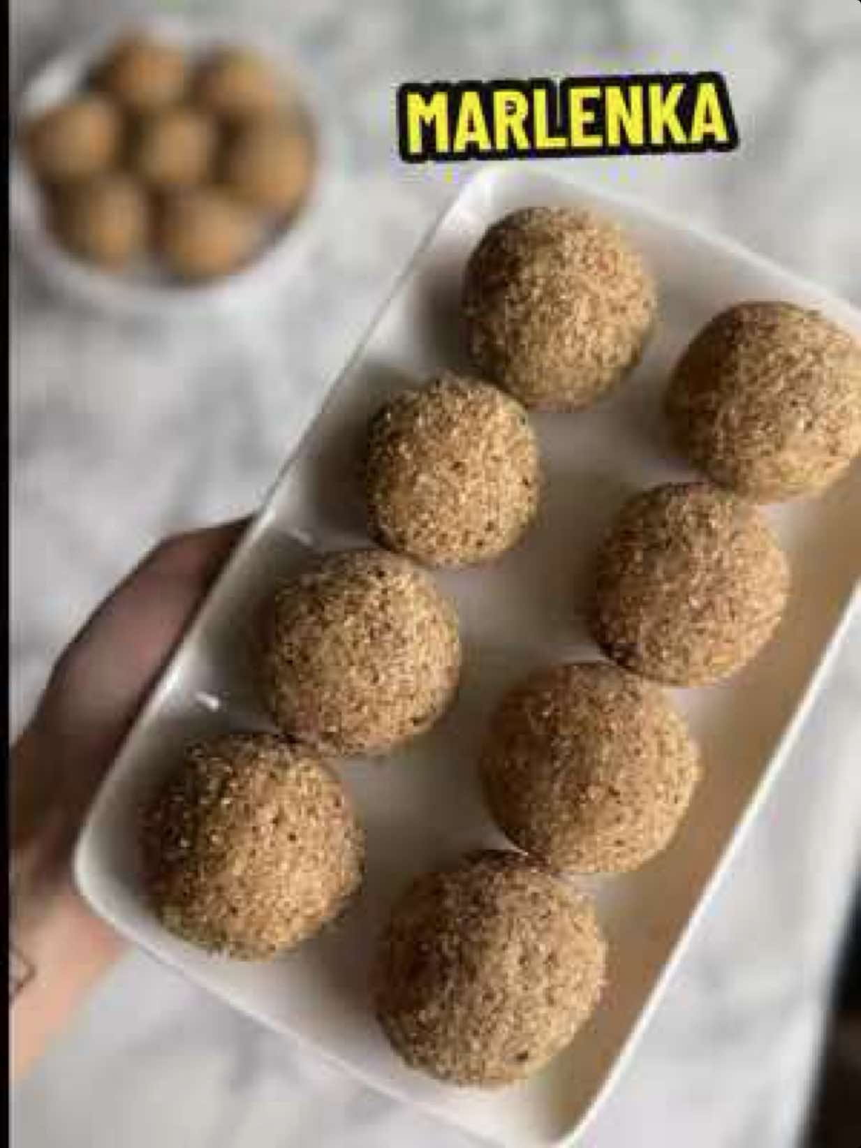 MARLENKA KUGLICE i darivanje KUGLICE - 300g kondenziranog mlijeka – condensed milk - 120g mljevenih oraha - walnuts - 250g mljevenog keksa – ground cookies   Pomiješamo kondenzirano mlijeko, mljevene pržene orahe i mljeveni keks (recept za kondenzirano mlijeko imate na profilu). FIL – FILLING - 100g bijele čokolade – white chocolate - 100g krem sira – cream cheese - 2 žlice meda – honey   Za fil pomiješate otopljenu bijelu čokoladu, krem sir i 2 žlice meda. Pravite kuglice veličine kakve želite s malim udubljenjem i dodajte fila (mislim da će vam biti lakše ako fil istisnete na papir za pečenje i zamrznete jer ćete tako lakše praviti kuglice). Gotove kuglice uvaljajte u mljevene pržene orahe i ohladite.   ZA SUDJELOVANJE U DARIVANJU trebate: - pratiti mene i @Dalija Design  - označiti dragu osobu - podijeliti video za veće šanse za osvajanje nagrade  Poklon su 2 planera.  Darivanje traje do 2.12. Jedan dobitnik će biti s Instagrama, a drugi s Tik-Toka. Sretno! #marlenka #jednostavnirecepti #bozicnikolaci #zagreb #antoniajagodic