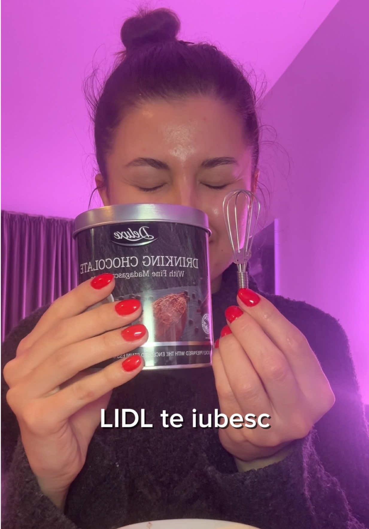 I’m not kidding, am postat pe story pe insta și deja se duc câteva fete la Lidl să o ia:)))) mai e genialaaaa @Lidl Romania take my money #hotchocolate #ciocolatacalda #lidl #lidlromania #christmasvibes 