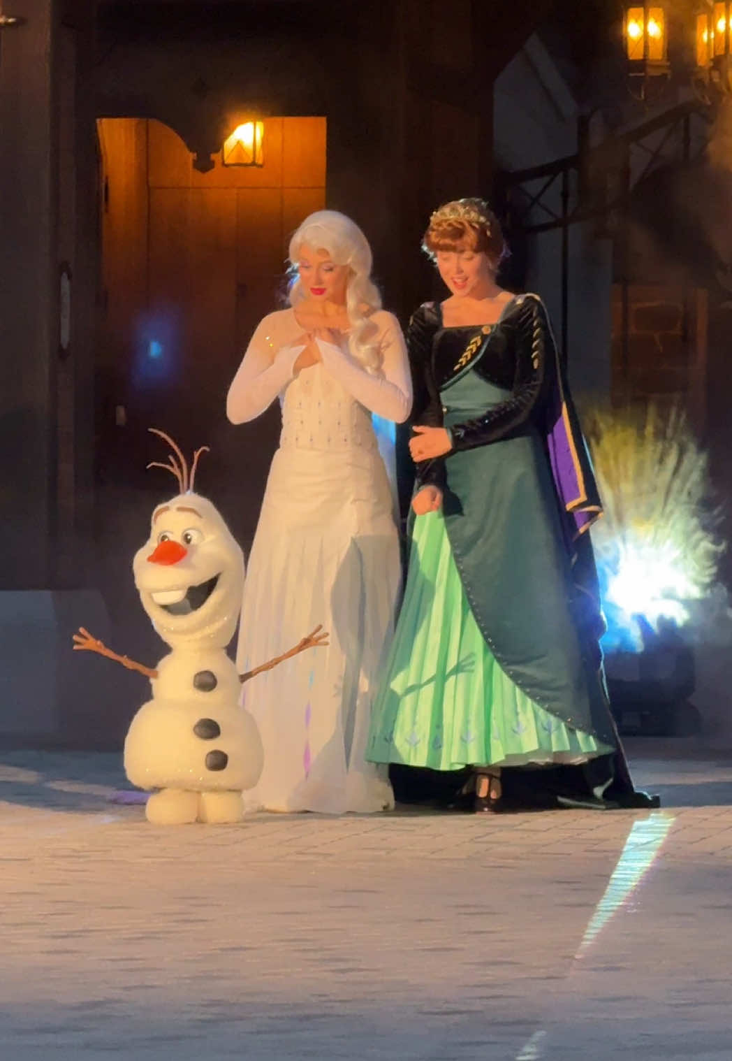 Olaf comes to life in the new World of Frozen in Disney Adventure World in 2026! #worldoffrozen #disneylandparis #disney #frozen #olaf 
