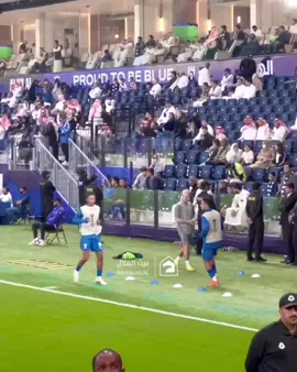 تفاعل جماهير الهلال لحظه نزول الاسطوره سالم الدوسري لعمليات الإحماء 😱💙!! #تيم_تانكر💎 #fyp 