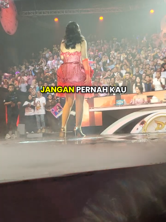 The best April Cirebon berhasil membawa lagu Jangan pernah berubah St 12 , dengan nuansa pembawaan yang berbeda,,, #Aprilcirebon #D7 #AprilD7 #janganpernahberubrubah  #Aprild7janganpernahberubah 