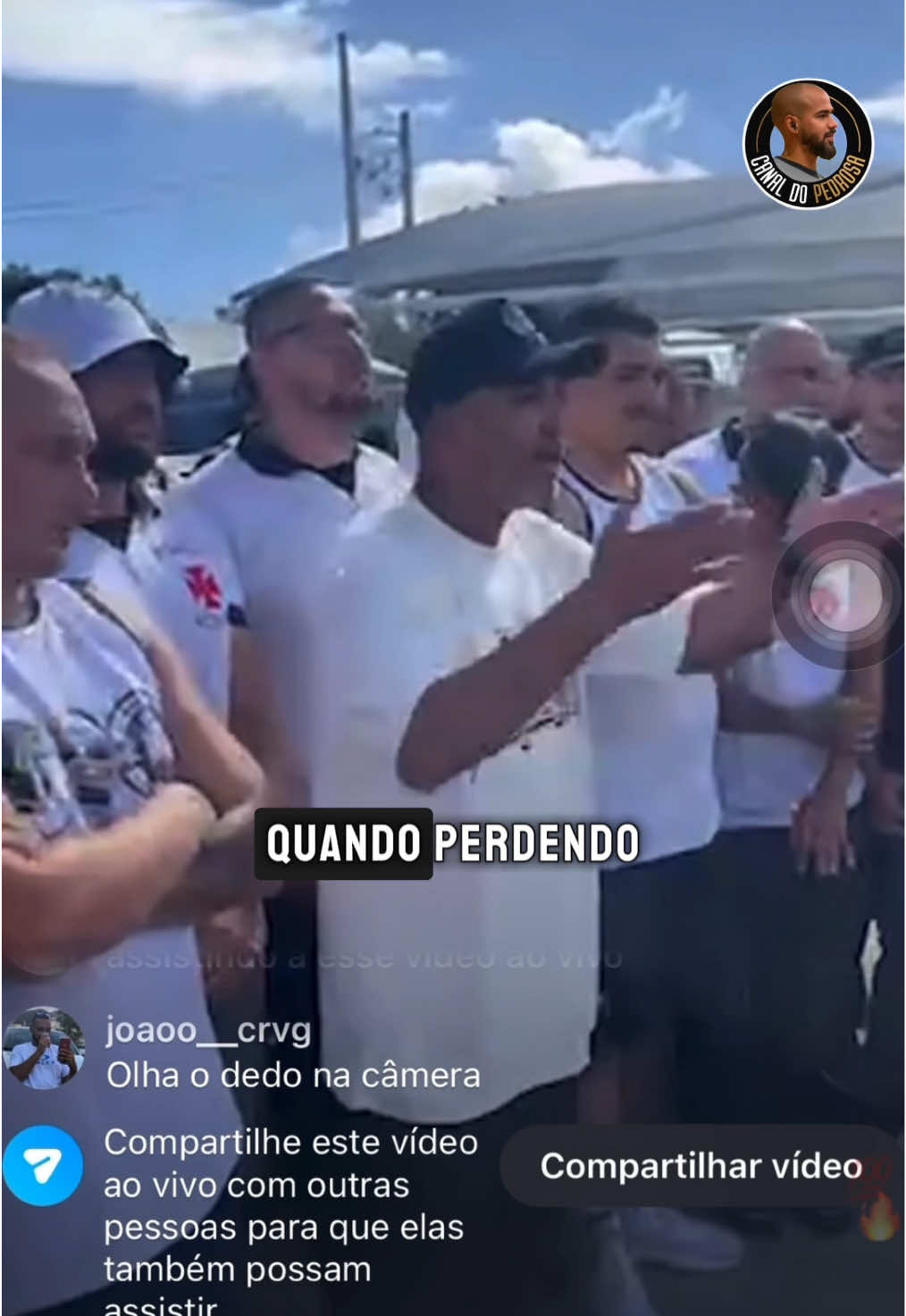 DURAS PALAVRAS ⚠️ Na presença de Pedrinho, Felipe, Fernando Diniz e do grupo de jogadores, membros da Força Jovem do Vasco detonaram a atitude dos atletas nas últimas cinco derrotas, pelo Campeonato Brasileiro. Os torcedores afirmaram que apoio não falta, revelaram festa para o jogo contra o Fluminense, mas cobraram mudanças. Confira. #Vasco #CanaldoPedrosa 🎥: @forcajovemvasco