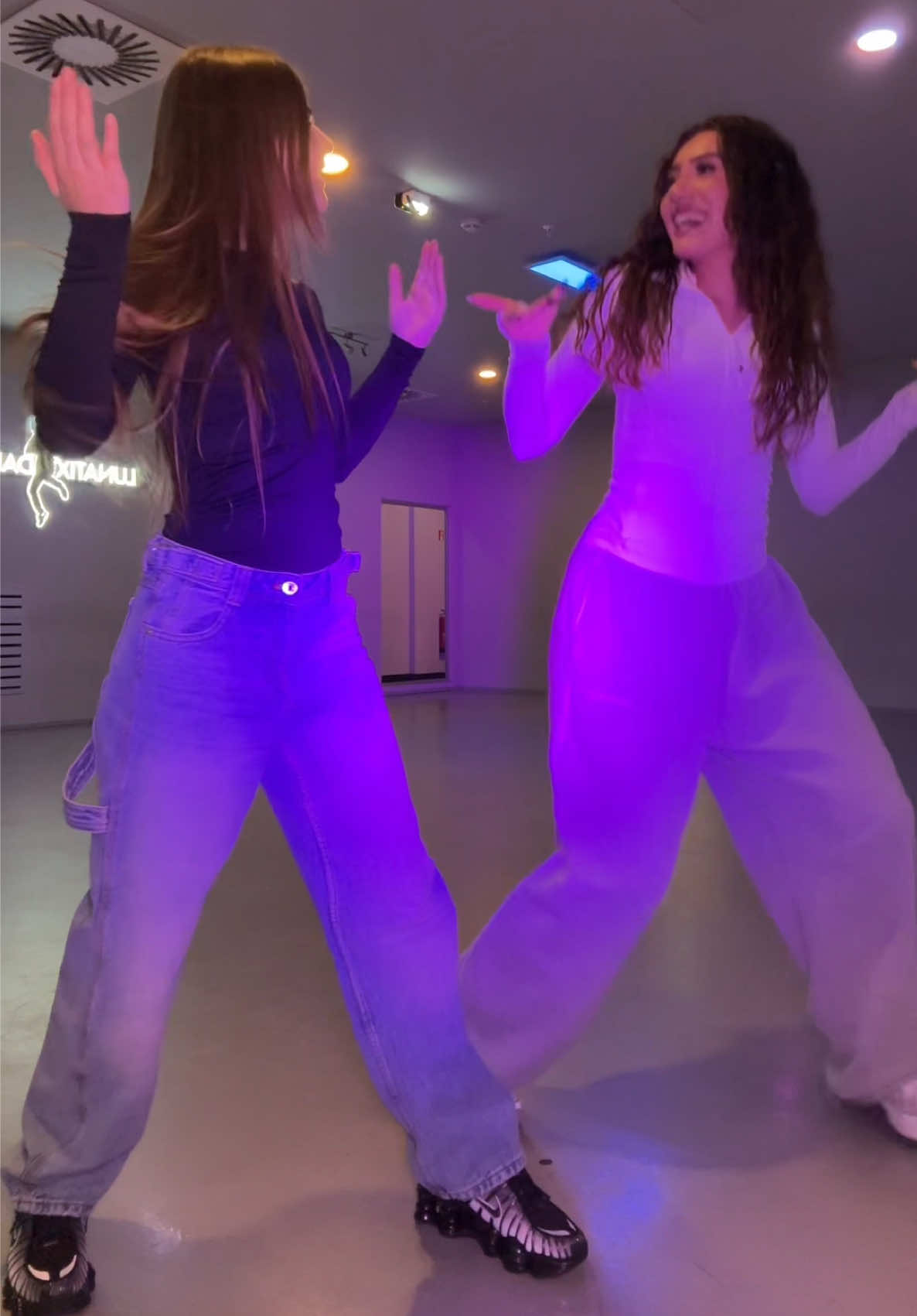 ESTEEE my little sisterrr 🥰🤞🏻 @𝑬𝑺𝑻𝑬 💜 #este #fyp #dance 