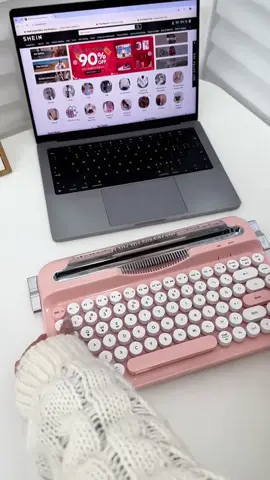 Because desk duty doesn't have to be boring ⌨️🖋️🎀 Start the new year with new gear from SHEIN Home 🏡 🔎156460789, 40052585, 195312746, 128026854, 40030691, 137647023, 67540454, 74584856, 145080334, 207959016, 26707386, 37607414, 32251370, 44779239 #SHEINhome #SHEINappliances #SHEINsaveinstyle #homedecor #homestyle #SHEINhaul